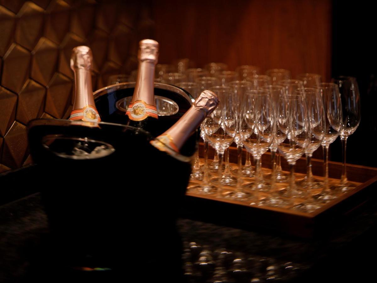 The Hotel Sanraku Kanazawa 21Th December 2022 Open Екстер'єр фото Champagne bottles and glasses