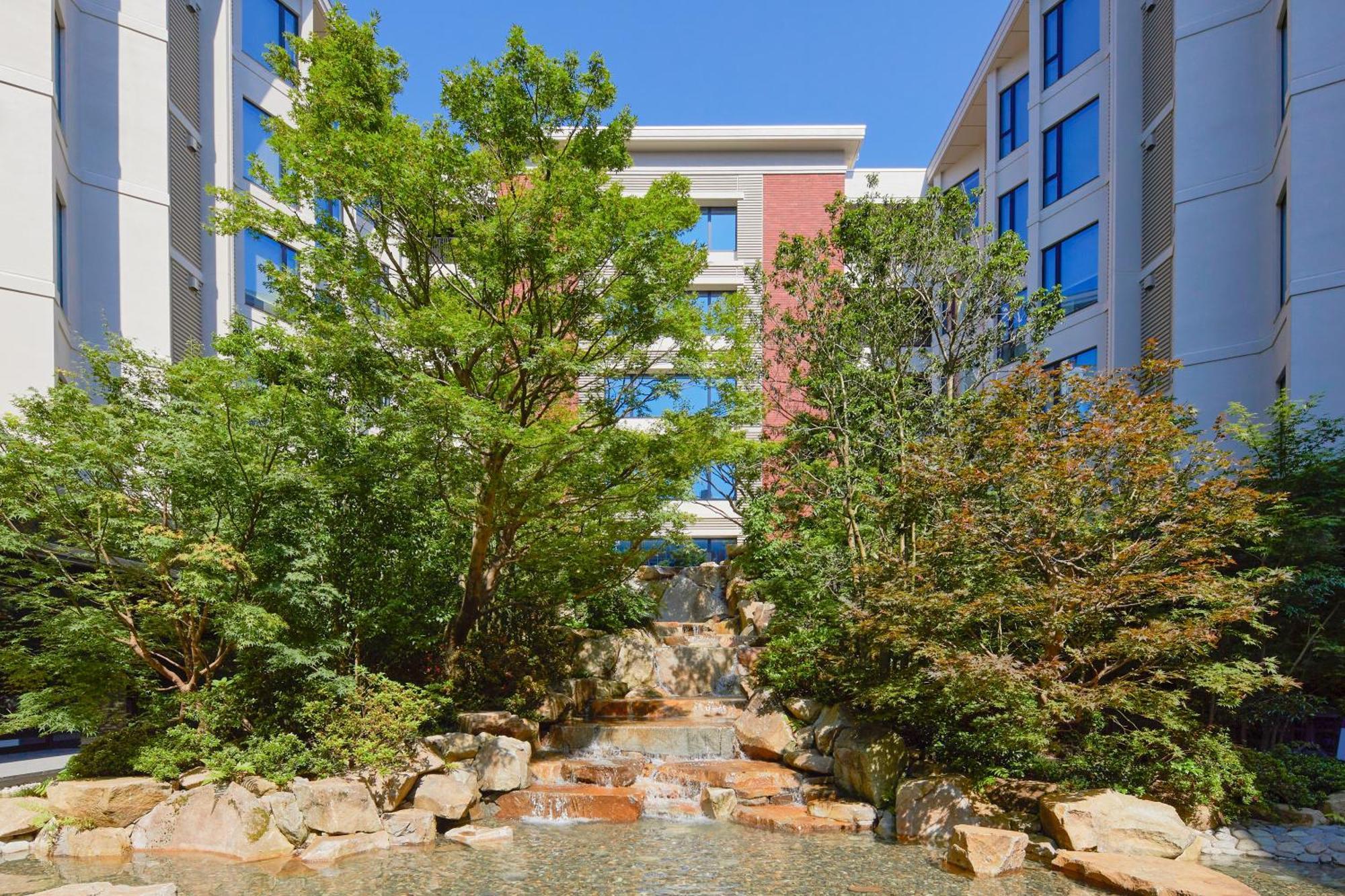 The Hotel Sanraku Kanazawa 21Th December 2022 Open Екстер'єр фото The courtyard at the center of the building